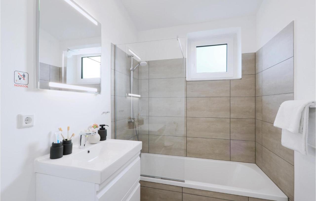 Cozy Home In Lembruch-Duemmer See With Wifi المظهر الخارجي الصورة